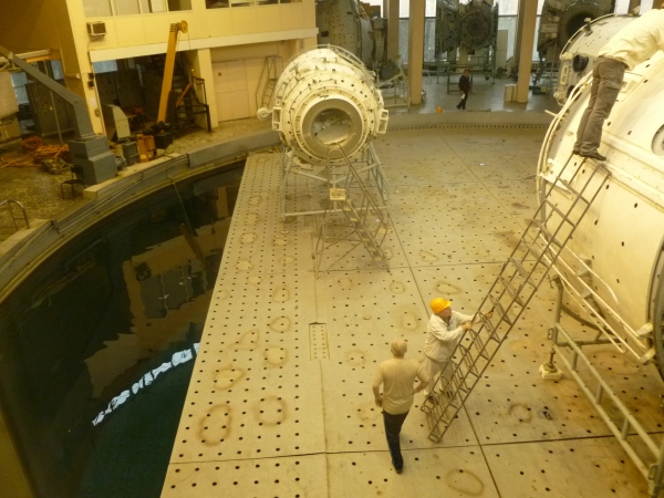 Besuch im Sternenstädtchen (Astronauten-Trainings-Zentrum) - Wasserbecken